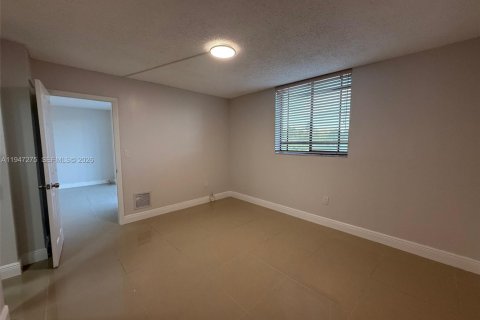 Снять в аренду кондоминиум в Майами, Флорида 2 спальни, 74.97м2, № 2003921 - фото 4