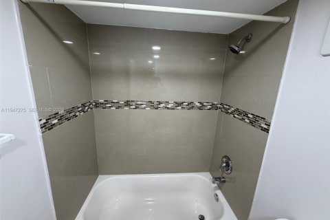 Снять в аренду кондоминиум в Майами, Флорида 2 спальни, 74.97м2, № 2003921 - фото 19