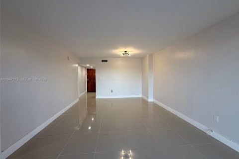 Снять в аренду кондоминиум в Майами, Флорида 2 спальни, 74.97м2, № 2003921 - фото 3