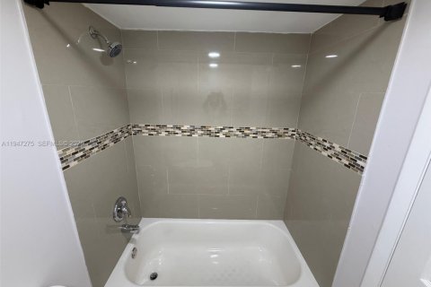 Снять в аренду кондоминиум в Майами, Флорида 2 спальни, 74.97м2, № 2003921 - фото 23