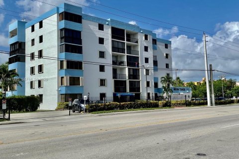 Кондоминиум с 2 спальнями в Майами, Флорида № 2003921