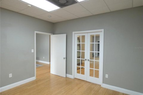 Commercial property in Sarasota, Florida № 2151144 - photo 9