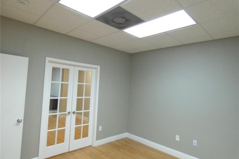 Commercial property in Sarasota, Florida № 2151144 - photo 8