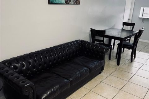 Copropriété à louer à Gainesville, Floride: 4 chambres, 121.89 m2 № 2405618 - photo 4