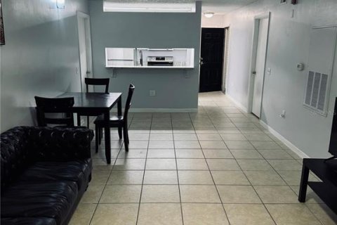 Copropriété à louer à Gainesville, Floride: 4 chambres, 121.89 m2 № 2405618 - photo 2