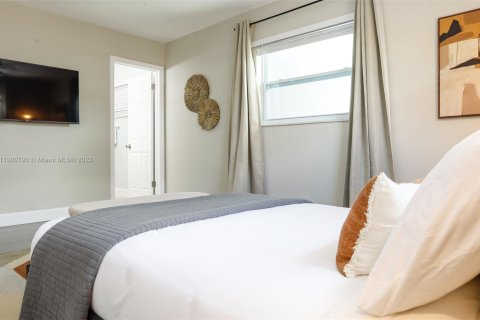 House in Miami, Florida 2 bedrooms, 92.9 sq.m. № 1938110 - photo 15