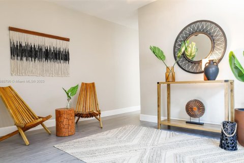 Casa en alquiler en Miami, Florida, 2 dormitorios, 92.9 m2 № 1938110 - foto 25