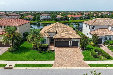 House in Lakewood Ranch, Florida 4 bedrooms, 210.7 sq.m. № 1783420 - photo 1