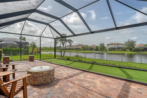 House in Lakewood Ranch, Florida 4 bedrooms, 210.7 sq.m. № 1783420 - photo 12