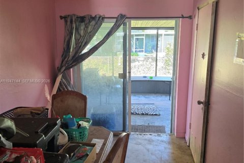 Casa en venta en Miami Gardens, Florida, 5 dormitorios, 155.52 m2 № 2003282 - foto 18