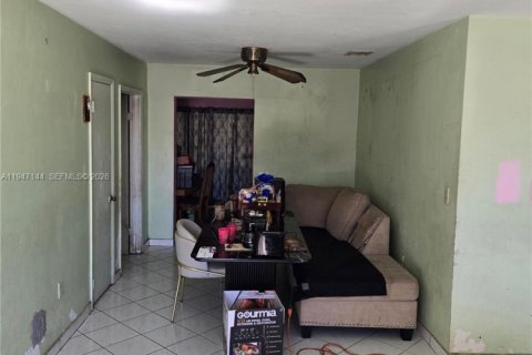 Casa en venta en Miami Gardens, Florida, 5 dormitorios, 155.52 m2 № 2003282 - foto 20