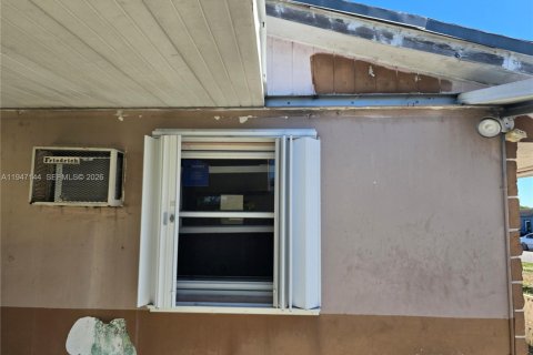 Casa en venta en Miami Gardens, Florida, 5 dormitorios, 155.52 m2 № 2003282 - foto 7