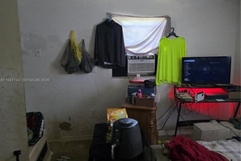 Casa en venta en Miami Gardens, Florida, 5 dormitorios, 155.52 m2 № 2003282 - foto 28