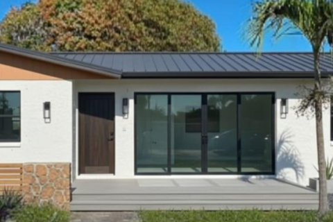 Casa en Miami Gardens, Florida 5 dormitorios, 155.52 m2 № 2003282