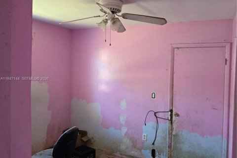 Casa en venta en Miami Gardens, Florida, 5 dormitorios, 155.52 m2 № 2003282 - foto 29