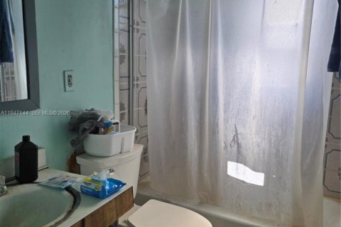 Casa en venta en Miami Gardens, Florida, 5 dormitorios, 155.52 m2 № 2003282 - foto 26