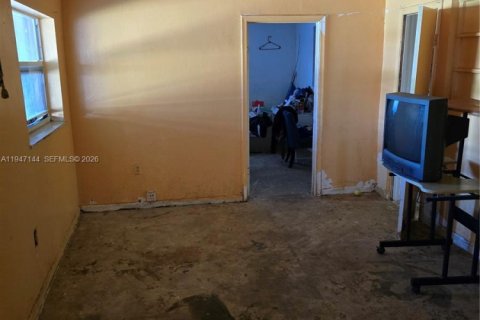 Casa en venta en Miami Gardens, Florida, 5 dormitorios, 155.52 m2 № 2003282 - foto 23