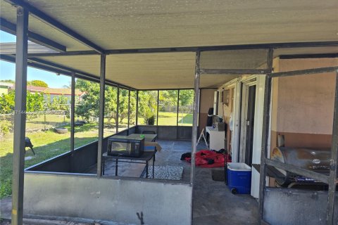 Casa en venta en Miami Gardens, Florida, 5 dormitorios, 155.52 m2 № 2003282 - foto 12