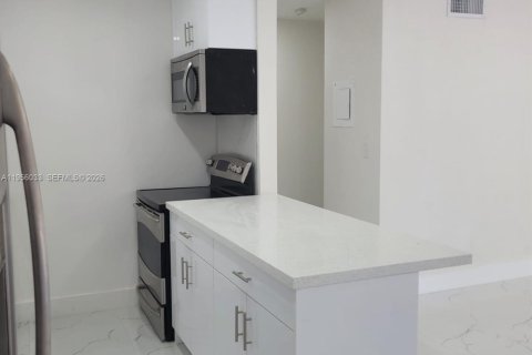 Снять в аренду кондоминиум в Майами, Флорида 1 спальня, 81.29м2, № 2012037 - фото 17