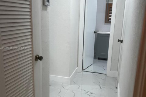 Снять в аренду кондоминиум в Майами, Флорида 1 спальня, 81.29м2, № 2012037 - фото 25