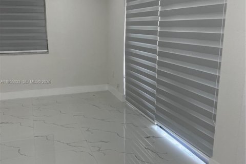 Снять в аренду кондоминиум в Майами, Флорида 1 спальня, 81.29м2, № 2012037 - фото 27