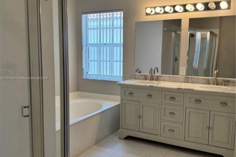 Снять в аренду виллу или дом в Корал-Спрингс, Флорида 4 спальни, 206.24м2, № 1963195 - фото 17