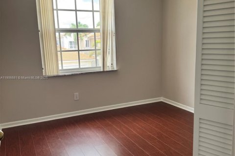 Снять в аренду виллу или дом в Корал-Спрингс, Флорида 4 спальни, 206.24м2, № 1963195 - фото 11