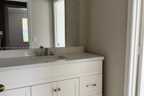 Снять в аренду виллу или дом в Корал-Спрингс, Флорида 4 спальни, 206.24м2, № 1963195 - фото 13