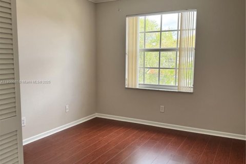 Снять в аренду виллу или дом в Корал-Спрингс, Флорида 4 спальни, 206.24м2, № 1963195 - фото 12