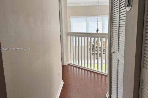 Снять в аренду виллу или дом в Корал-Спрингс, Флорида 4 спальни, 206.24м2, № 1963195 - фото 10