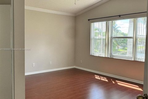 Снять в аренду виллу или дом в Корал-Спрингс, Флорида 4 спальни, 206.24м2, № 1963195 - фото 15