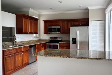 Снять в аренду виллу или дом в Корал-Спрингс, Флорида 4 спальни, 206.24м2, № 1963195 - фото 4