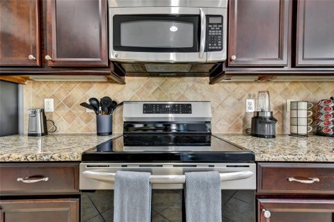 House in Riverview, Florida 3 bedrooms, 159.42 sq.m. № 2258432 - photo 14