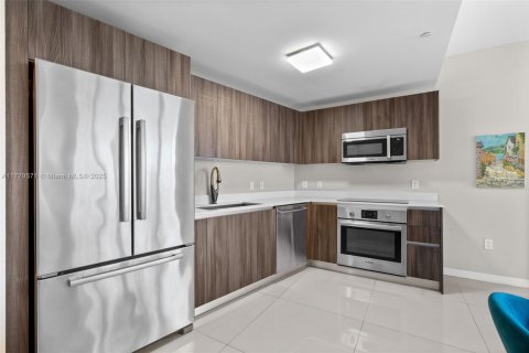 Condominio en venta en Miami, Florida, 2 dormitorios, 95.78 m2 № 1863308 - foto 2