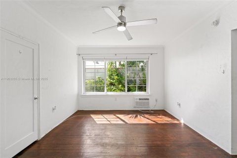 Condo in Miami Beach, Florida  № 1954982 - photo 22