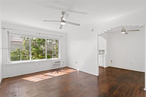 Condo in Miami Beach, Florida  № 1954982 - photo 9