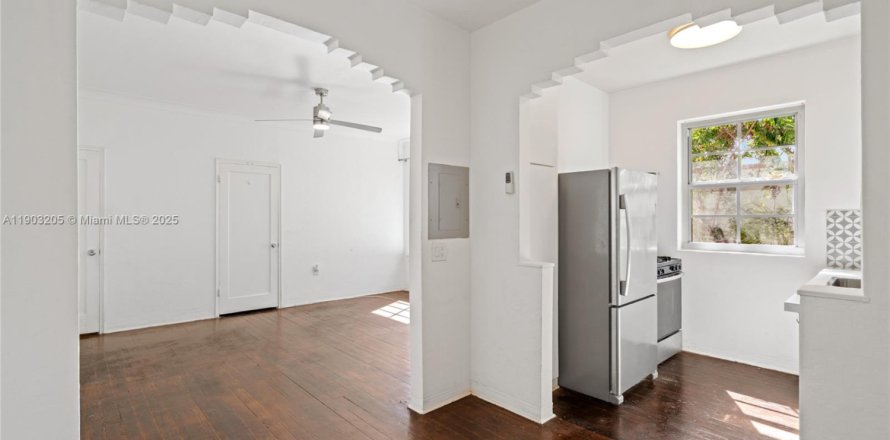 Studio in the Condo in Miami Beach, Florida  № 1954982