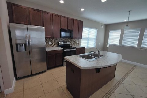 Снять в аренду квартиру в Орландо, Флорида 3 комнаты, 69.4м2, № 1918957 - фото 2