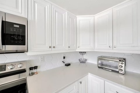Купить виллу или дом в Аполло-Бич, Флорида 5 комнат, 139.35м2, № 2224459 - фото 22