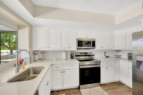 Купить виллу или дом в Аполло-Бич, Флорида 5 комнат, 139.35м2, № 2224459 - фото 14