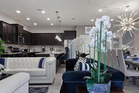 House in Kissimmee, Florida 9 bedrooms, 407.93 sq.m. № 1723152 - photo 3