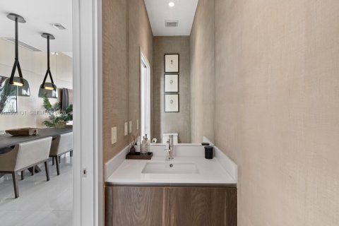 Condo in Miami, Florida, 4 bedrooms  № 2040907 - photo 27