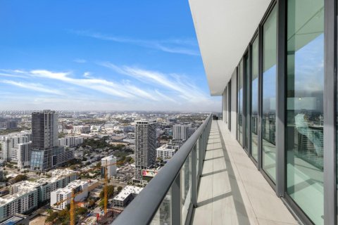 Condo in Miami, Florida, 4 bedrooms  № 2040907 - photo 29