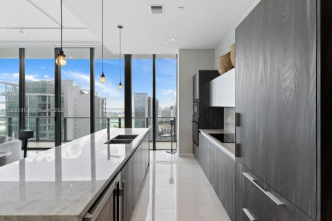 Condo in Miami, Florida, 4 bedrooms  № 2040907 - photo 10