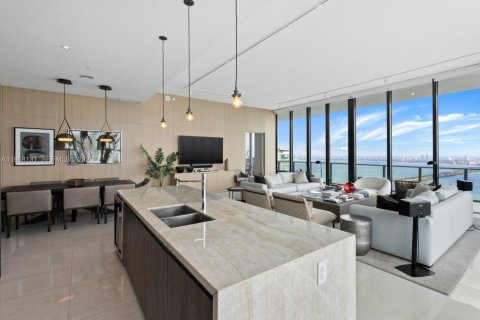 Condo in Miami, Florida, 4 bedrooms  № 2040907 - photo 11