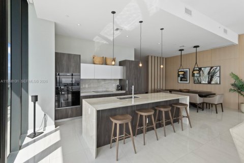 Condo in Miami, Florida, 4 bedrooms  № 2040907 - photo 7