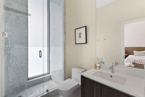 Condo in Miami, Florida, 4 bedrooms  № 2040907 - photo 25