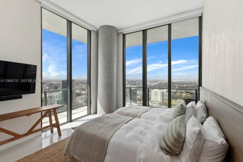 Condo in Miami, Florida, 4 bedrooms  № 2040907 - photo 22