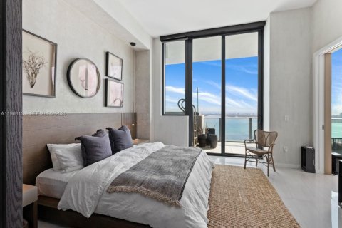 Condo in Miami, Florida, 4 bedrooms  № 2040907 - photo 17