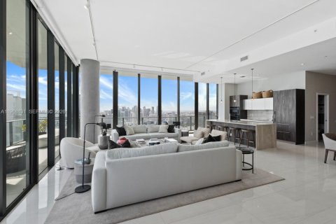 Condo in Miami, Florida, 4 bedrooms  № 2040907 - photo 3